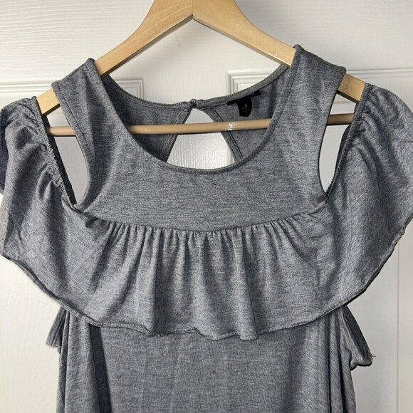 Torrid Grey Cold Shoulder Ruffle Casual Shift Dress Women’s size 1 - Picture 3 of 9
